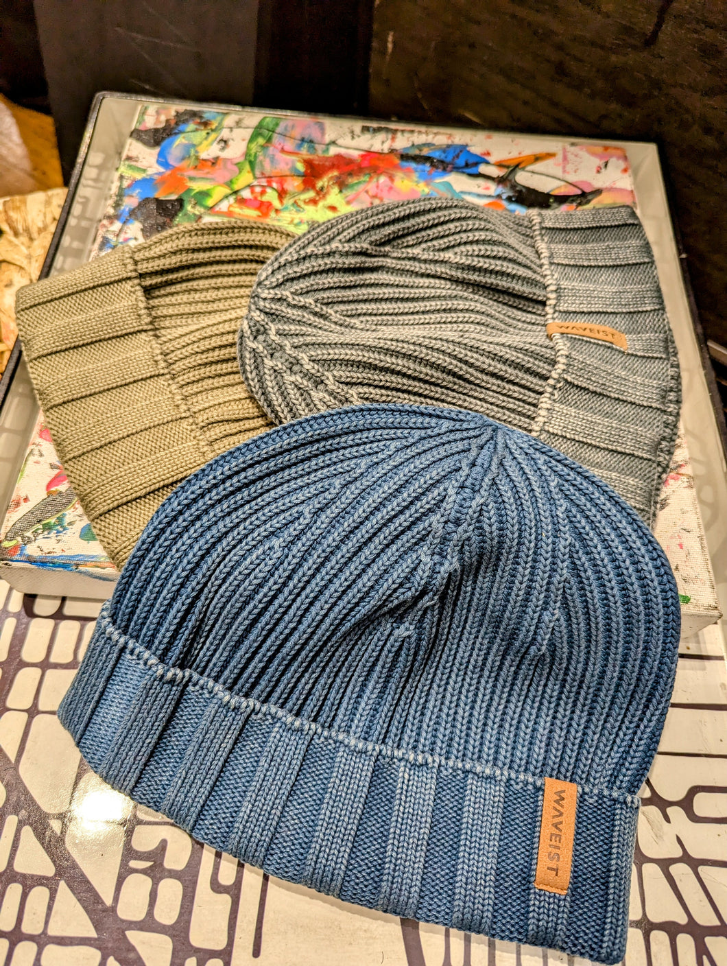 Threaded hats